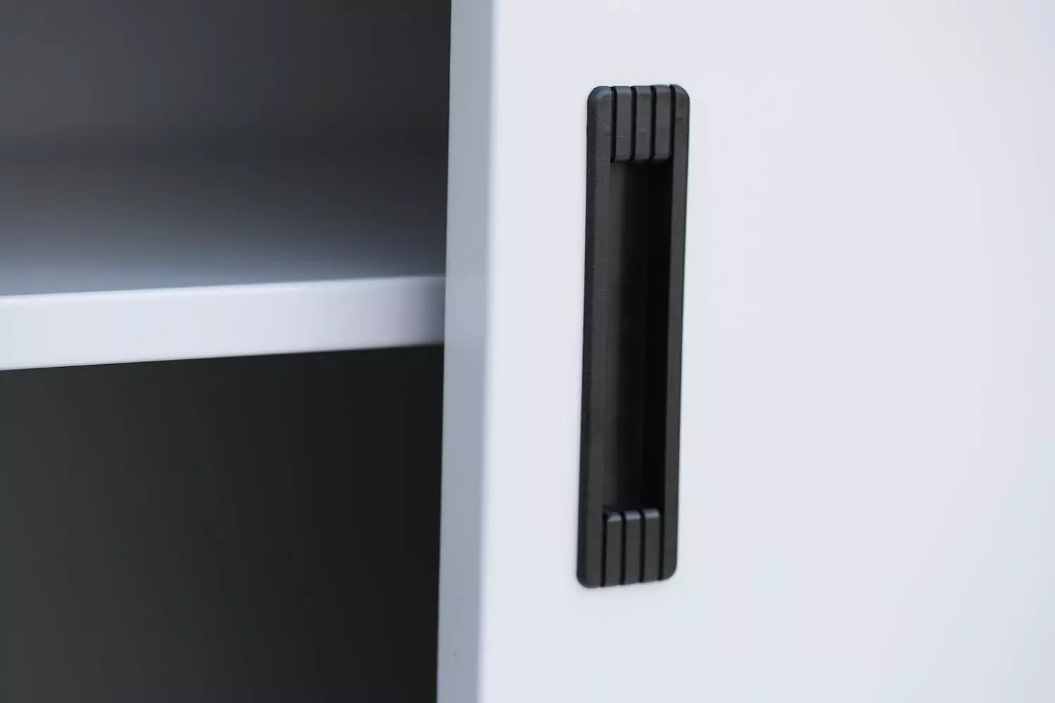 Lullmann Schiebetürenschrank Sideboard Aus Stahl Lichtgrau 750 X 800 X 450 Mm (H X B X T) 550080 8 Lullmann Schiebetürenschrank Sideboard Aus Stahl Lichtgrau 750 X 800 X 450 Mm (H X B X T) 550080 – Bild 6